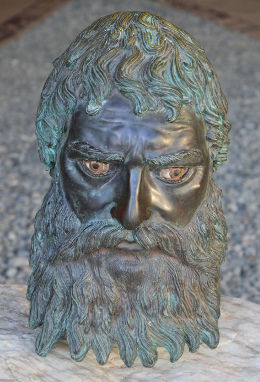 Kopf einer Bronzestatue, vermutlich vom Herrscher des Odrysischen Staates Seuthes III, gefunden im thrakischen Grabhügel Goljama Kosmatka bei Kazanlak