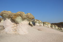 Die steinernen Pilze bei Dorf Beli Plast in den Rhodopen