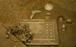 Archäologische Funde im thrakischen Grabhügel Goljama Kosmatka bei Kazanlak in Bulgarien